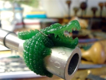 Gator ring, 2 pc. wax & jaw clicks freely up and down. Movable jaws.